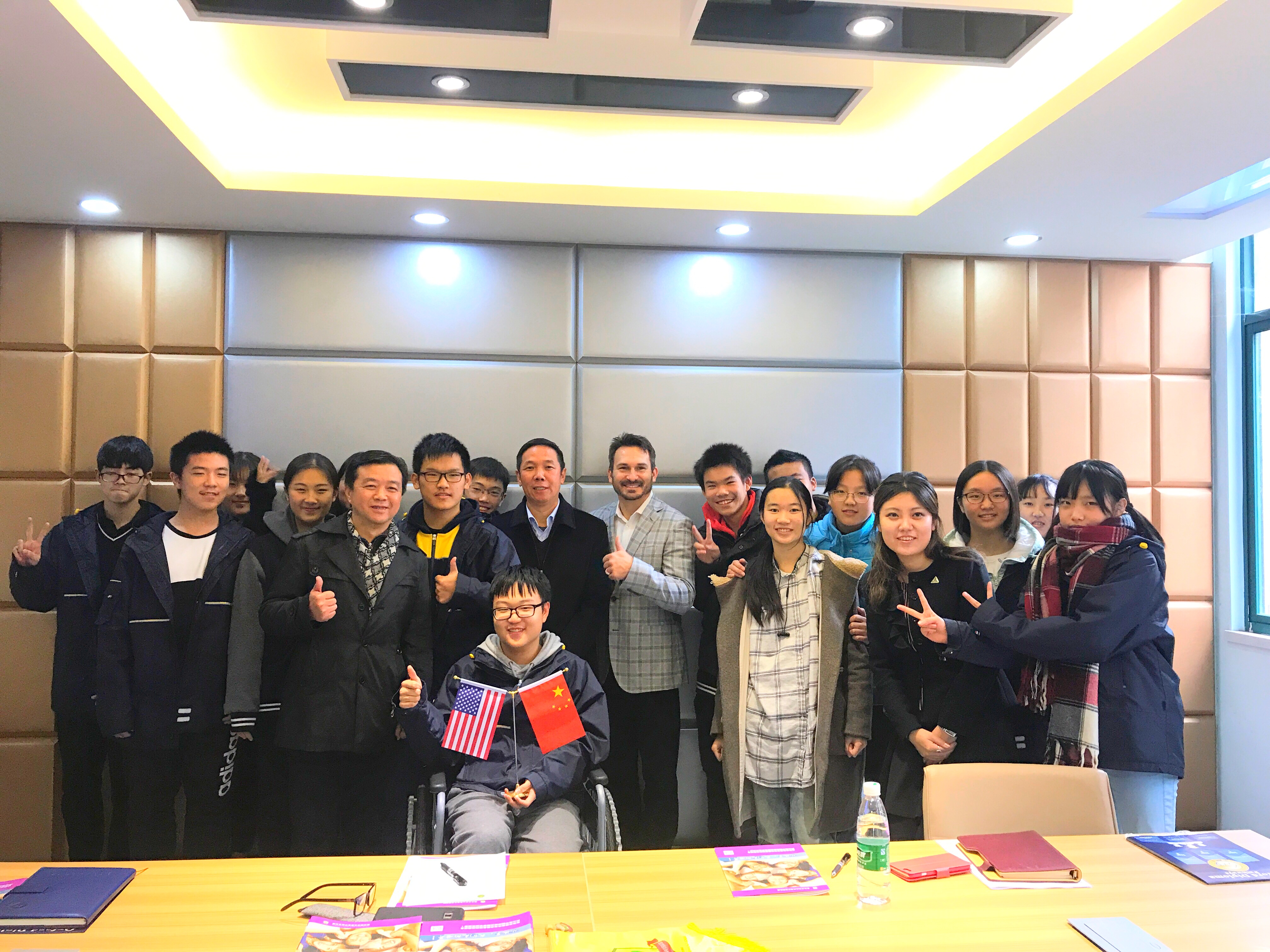 美国牛津公立学区官员到访武汉洪山高中，促进双方合作办学交流