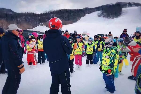 北海道滑雪集训营——奥运选手炼成记